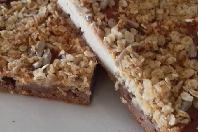 Špaldovo-tvarohový koláček s drobenkou