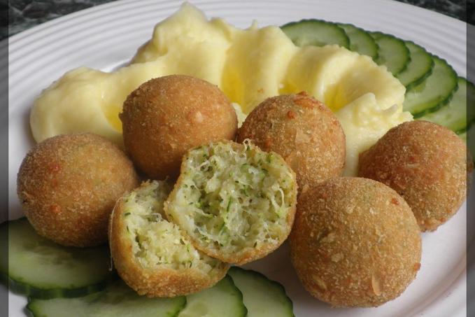 CUKETOVÉ KROKETY S BRAMBOROVOU KAŠÍ