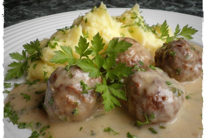 MASOVÉ KULIČKY NA ŠVÉDSKÝ ZPŮSOB S BRAMBOROVOU KAŠÍ