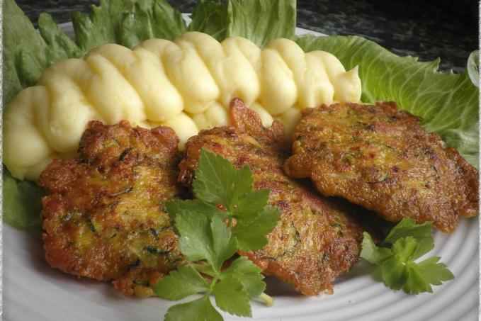 KUŘECÍ KARI PLACIČKY S CUKETOU