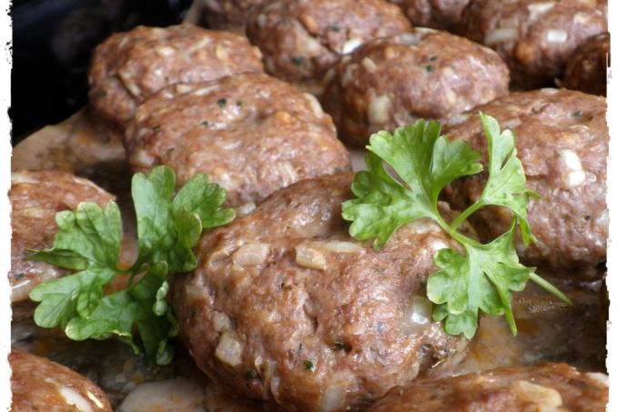 KARBANÁTKY PEČENÉ V TROUBĚ