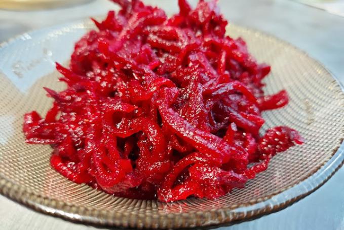 Salát z červené řepy