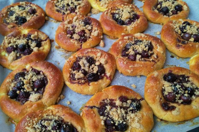 Kynuté moravské koláče s celozrnnou moukou a ovocem