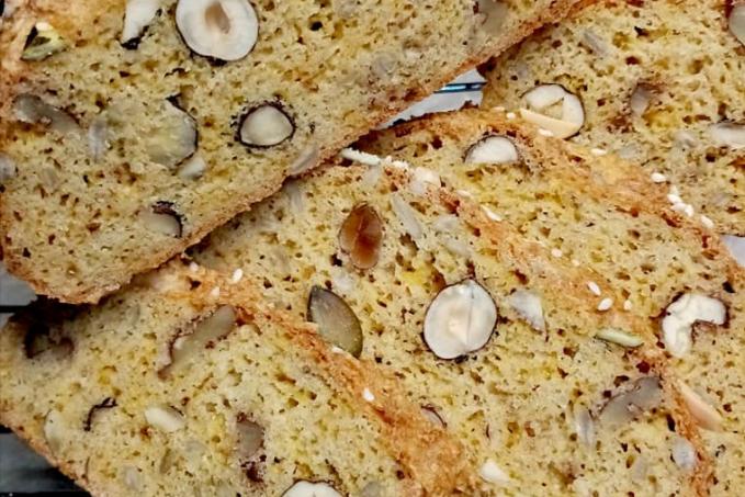 Oříškový LC chleba