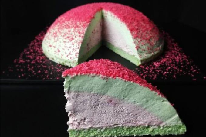 Malinovo pistaciový dort - LC