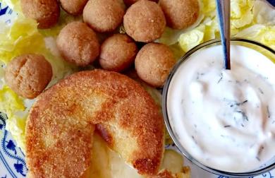 Krokety, smažený hermelín a jogurtovo_česnekový dip