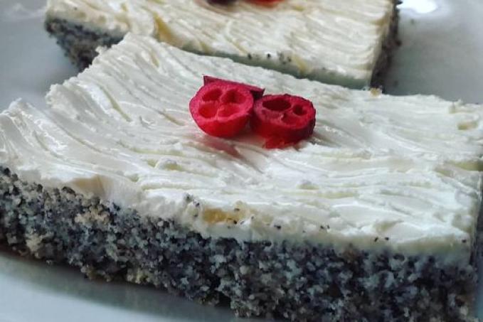 MAKOVÝ KOLÁČ Z DVOU DRUHŮ MÁKU