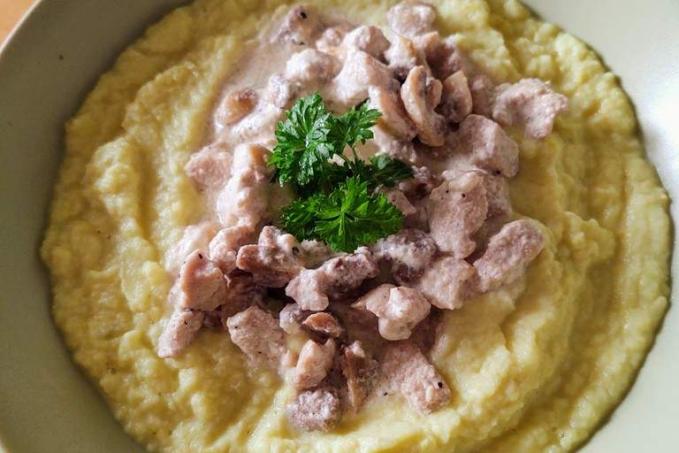 Krůtí se žampiony a zeleninou kaší