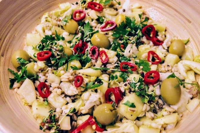 Báječný kroupový salát.