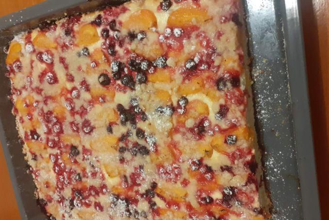 Kynutý ovocný koláč s tvarohem