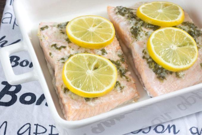 Losos s citrónem a česnekem