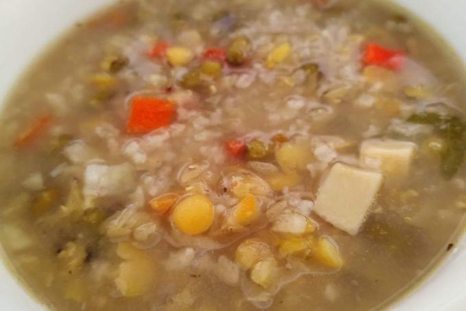 Hrstková čočková polévka