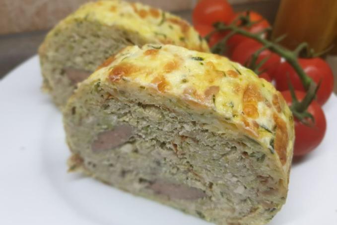 Cuketová roláda plněná fazolkovou pomazánkou a kuřecími játry