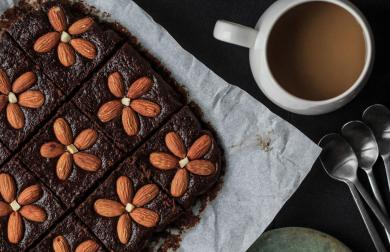 Hrnkové brownies z červené řepy a hořké čokolády