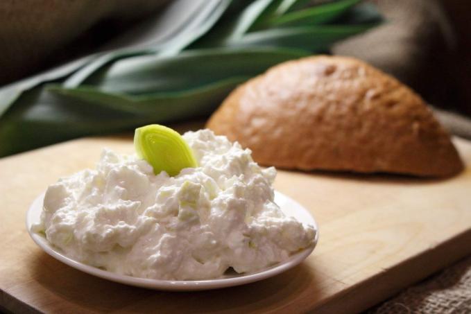 Tvarůžkovo-pórková pomazánka z čerstvého sýru