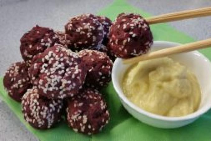 Řepné kuličky s křenovou omáčkou