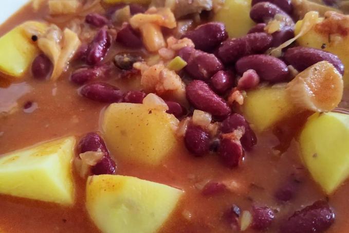 Fazolový guláš s hlívou