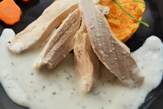 Kuře na páře+batátomrkvová kaše+omáčka