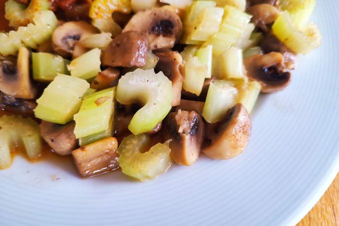 Řapíkatý celer s žampiony