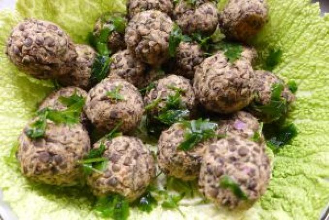 Čočkové kuličky s rajčatovou omáčkou