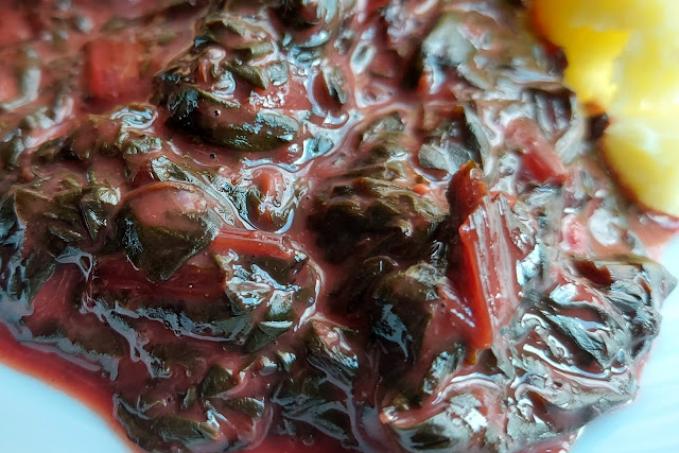 Sekaný červený mangold jako špenát