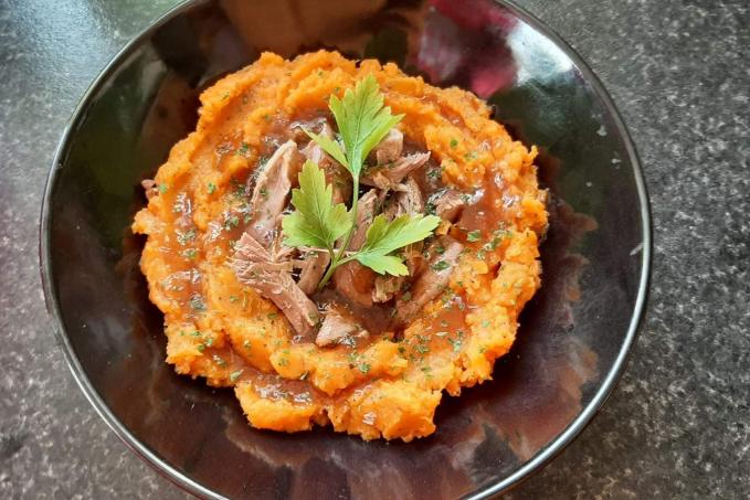 Mrkvovobatátová kaše s jehněčím