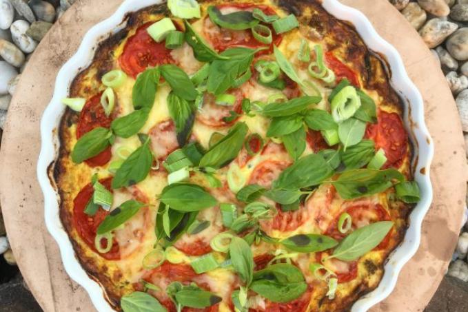 Cuketový Koláč s Letními Rajčaty a Parmezánem