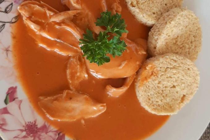 Kuře na paprice s mandlovým knedlíkem - LC