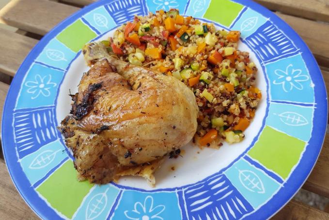 Kuřecí stehno s teplým quinoovým salátem