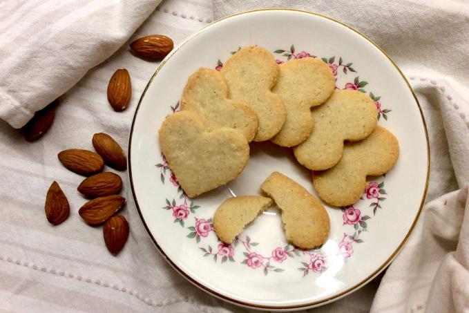 Neslepované linecké sušenky z loupaných mandlí a kešu