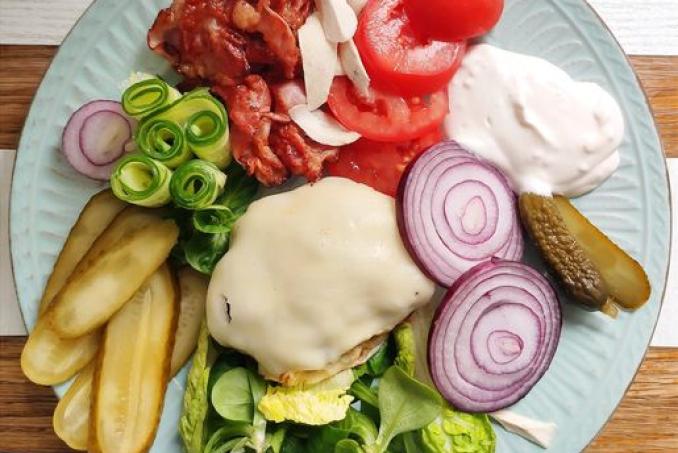 Rozházený hamburger "Naháč"