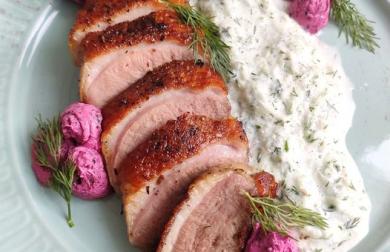 Kachní prso sous vide, tzatziki a řepový tvaroh