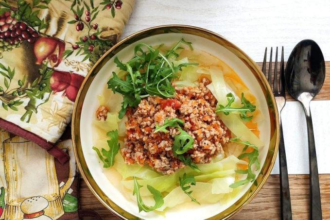 Masové ragú a zelné "nudle"