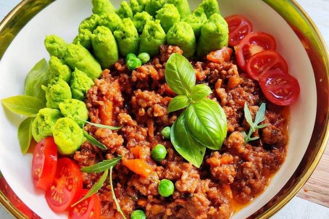Boloňské ragú a hrášková kaše