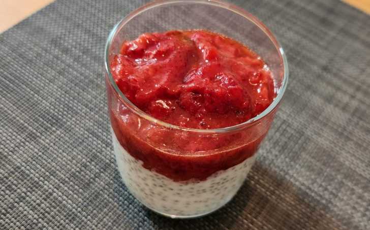 Chia puding s jahodami