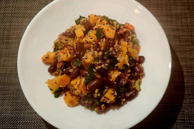 Fazole s batáty a quinoou