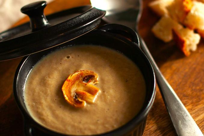 Krémová polévka z hub a fazolí