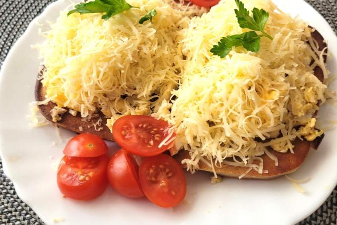 TOPINKY Z LC CHLEBA S VAJÍČKEM A SÝREM