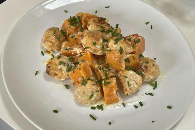 Kuřecí koule s batáty, smetanou a parmezánem