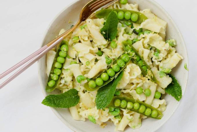 Těstoviny s hráškem, mátou a ricottou