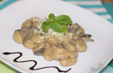 Gnocchi al funghi (houbové bramborové noky)