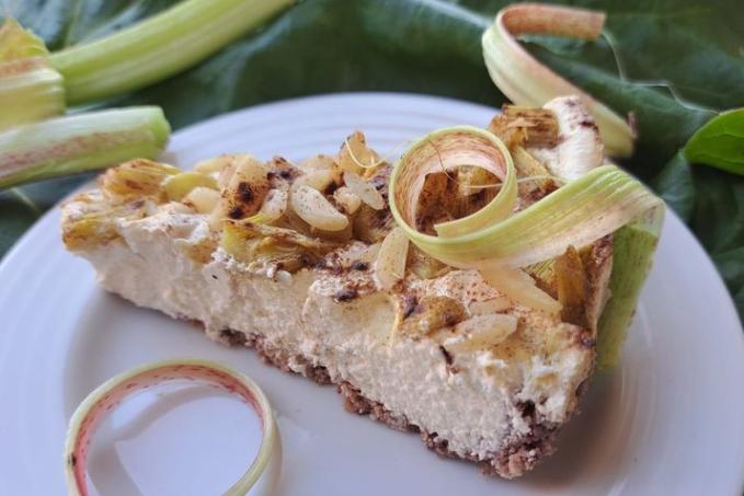 Koláč s cottage a rebarborou - LC