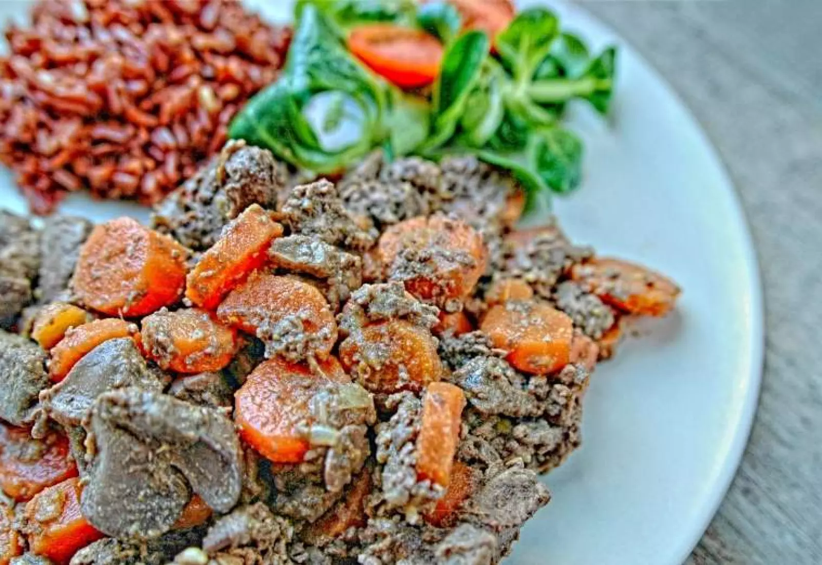 Játra na cibulce s mrkví, jablky a skořicí