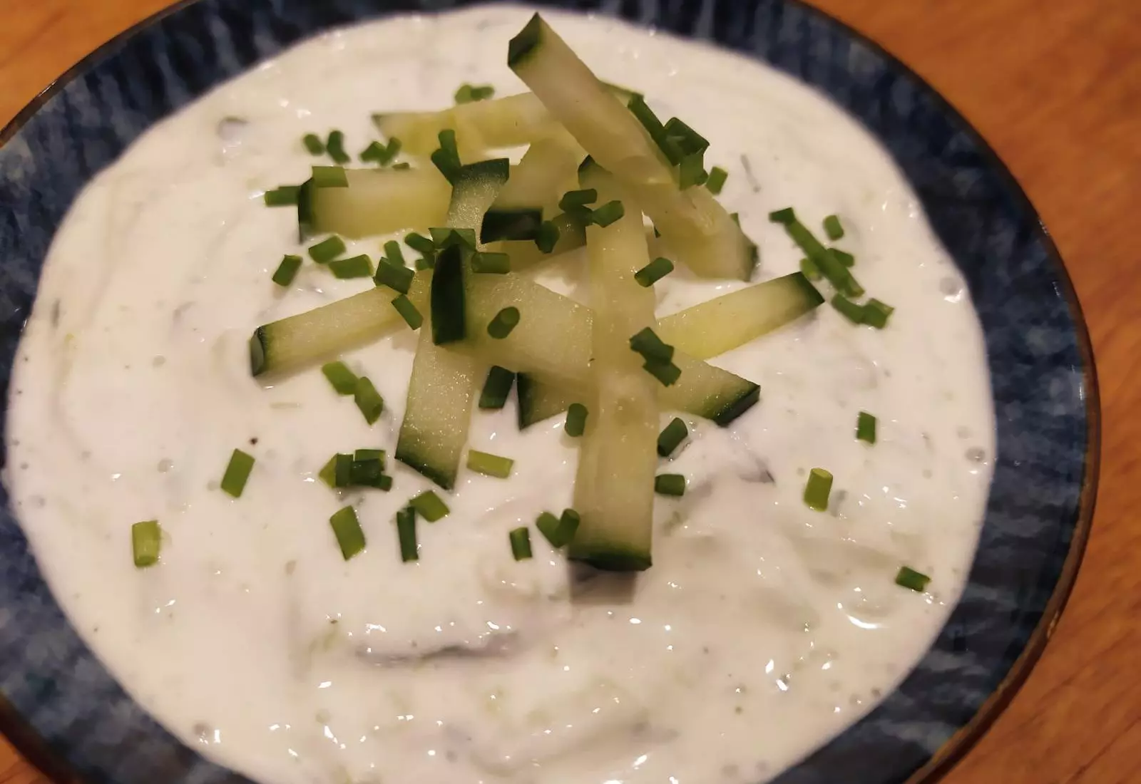 Okurkový salát s kefírem